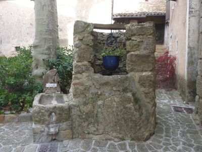 Vue puits Sainte-Croix-de-Caderle
