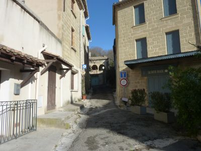 Vue ruelle Saint-Quentin-la-Poterie 3