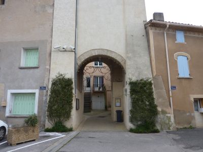 Vue porte Saint-Bauzille-de-la-Sylve