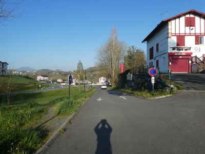 Croisement avant passerelle