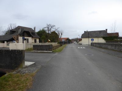 Intersection avant stade Uzos