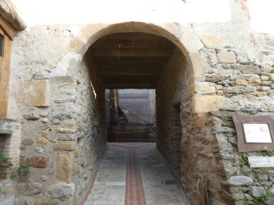 Vue porte fortifiée